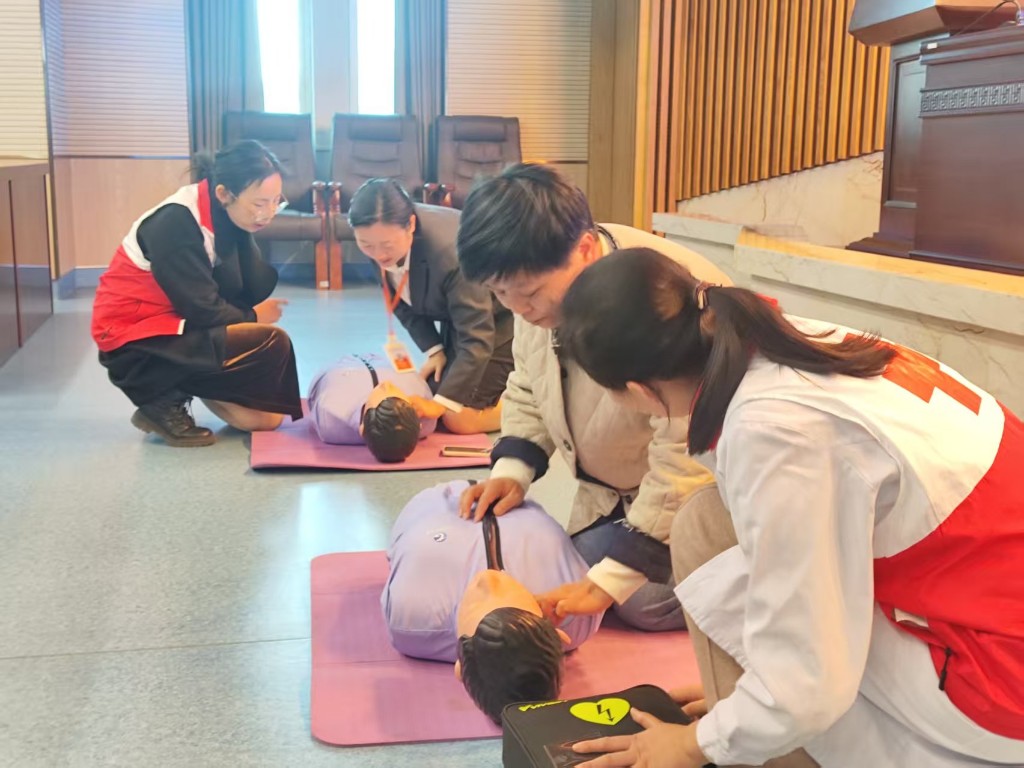 人人会急救  个个懂安全