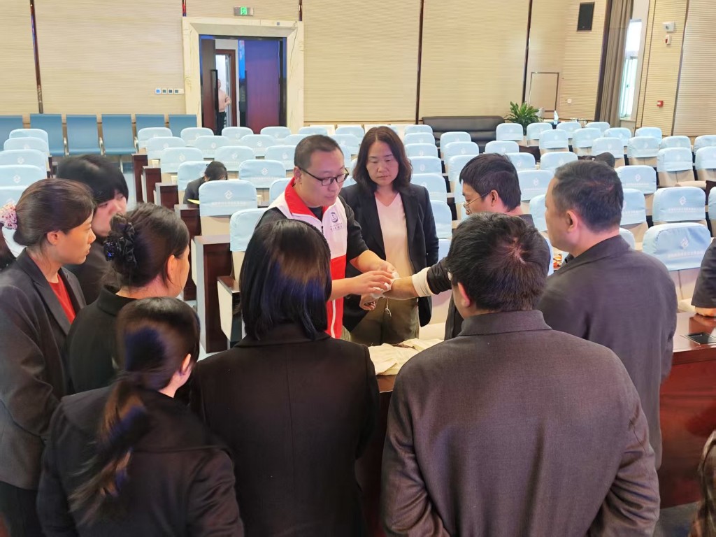 人人会急救  个个懂安全