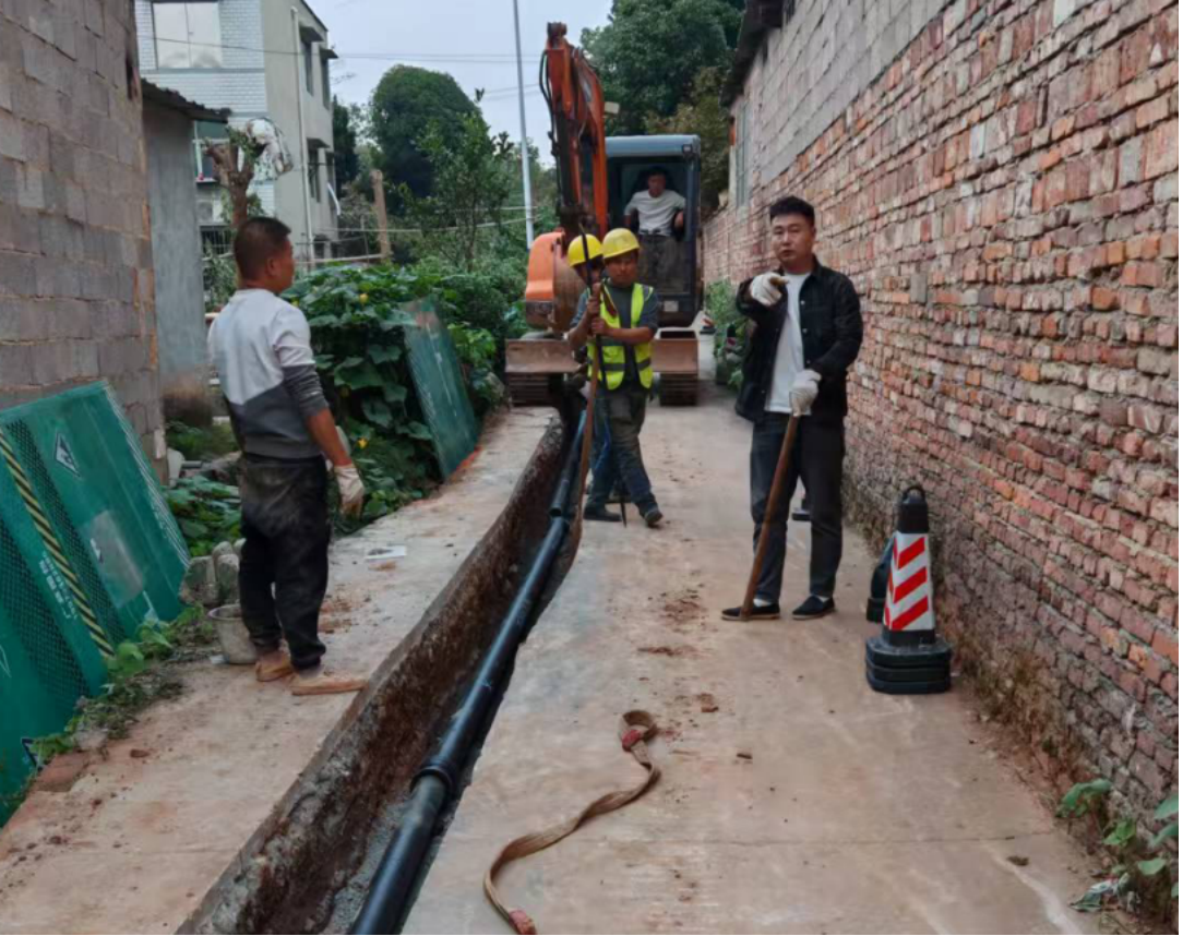 清泉入户暖民心  排忧解难办实事