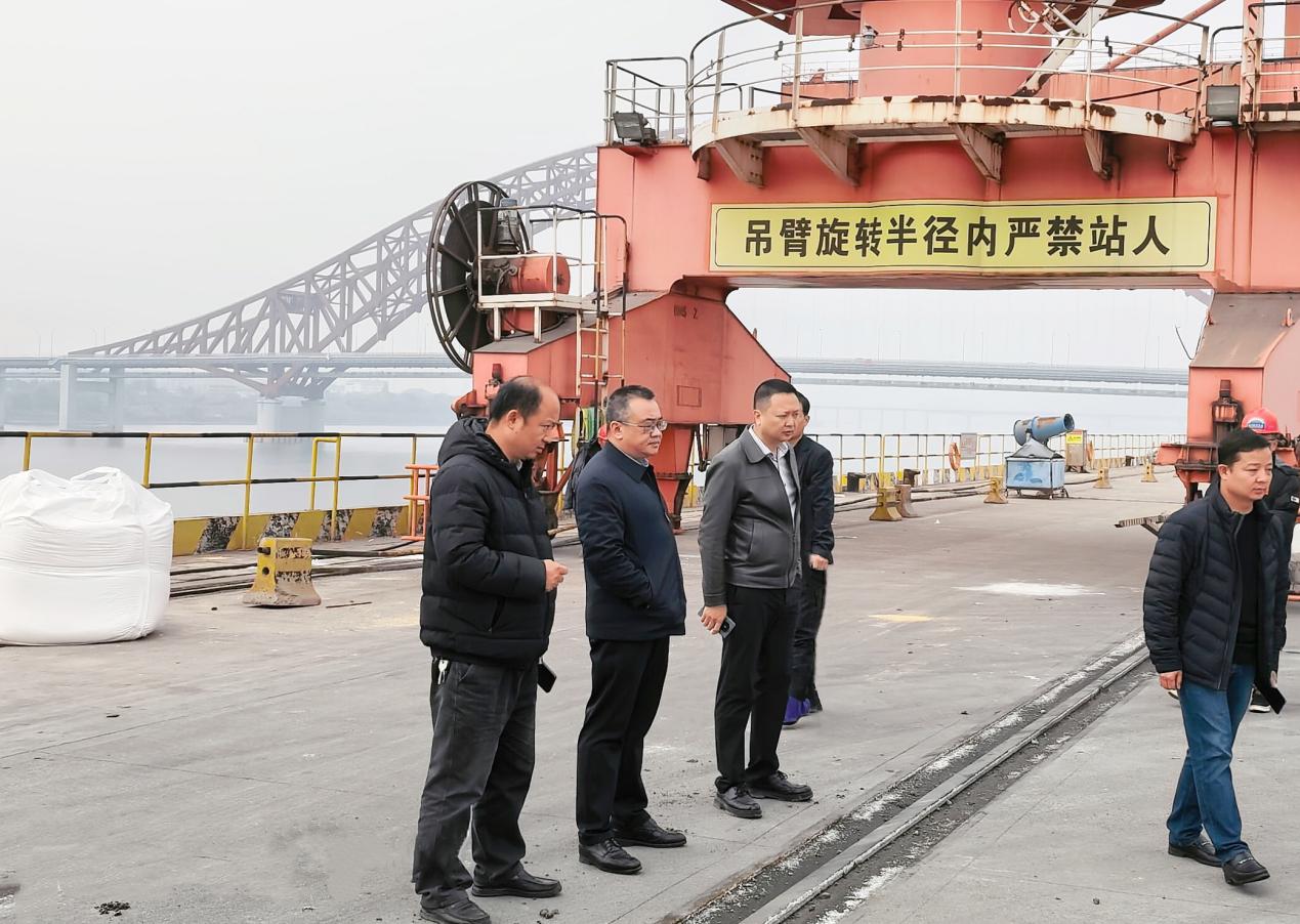 周其伟检查城区重污染天气应急响应情况