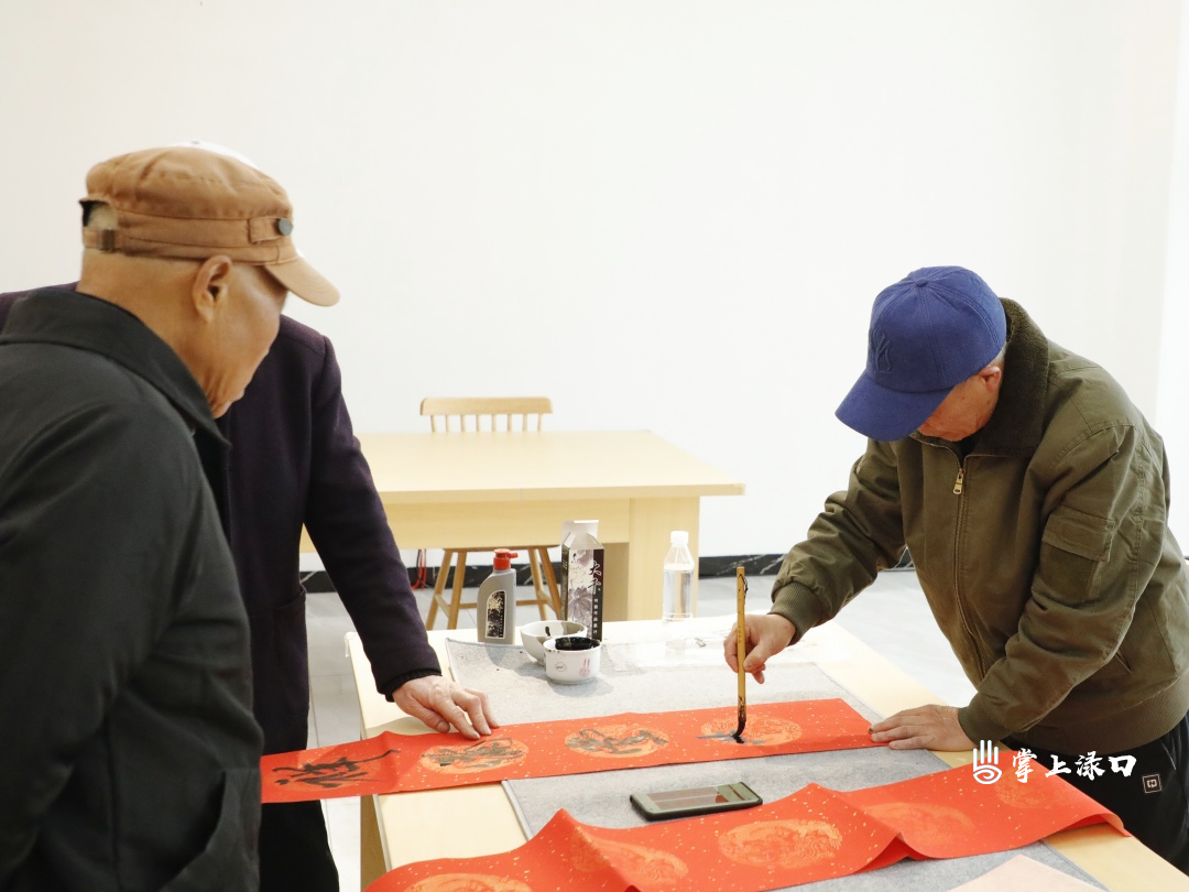 渌口区新时代文明实践中心与区文化馆正式揭牌 同步颁发“好人礼遇卡”礼遇道德模范