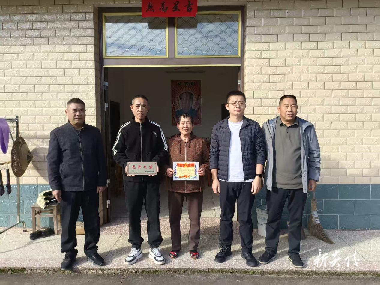 霞阳镇：入伍通知书送家门 "光荣之家"牌匾暖人心