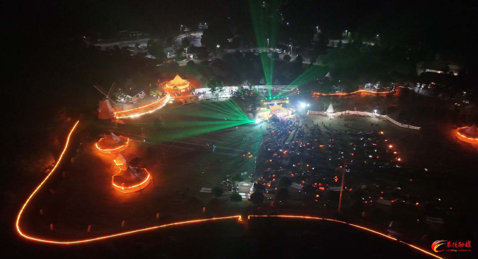 非遗盛宴燃爆跨年夜 茶陵花湖谷近万人迎元旦