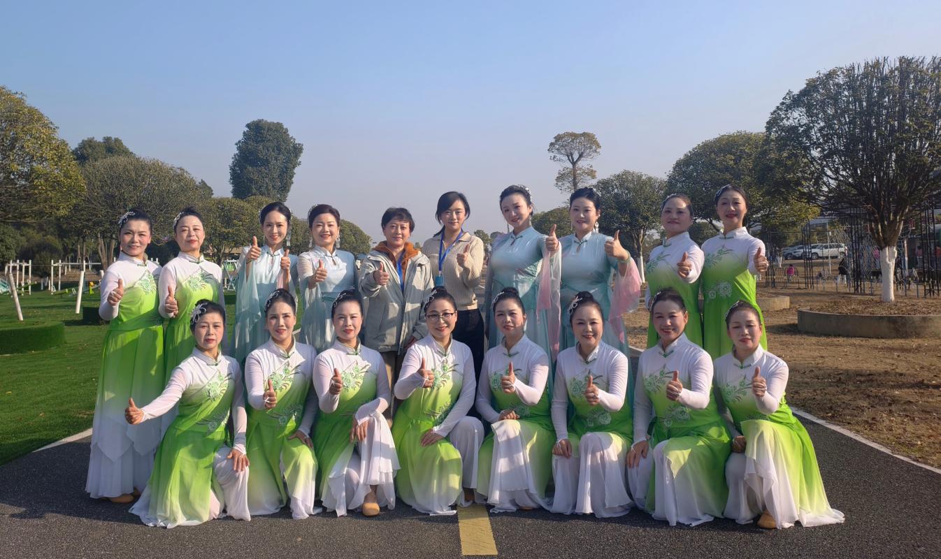 芦淞文艺轻骑队基层送春风我区原创村歌《春风又绿龙凤庵》亮相全省展演舞台