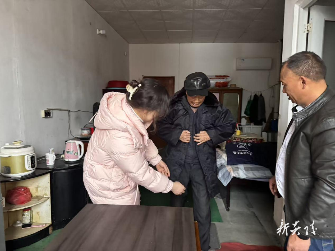 各乡镇积极应对低温雨雪冰冻天气 全力保障道路安全与民生稳定