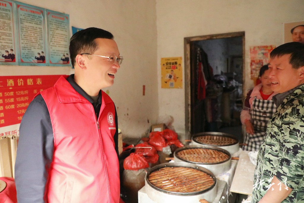 夏胜利督导烟花爆竹管控工作