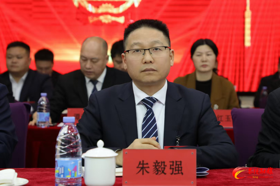 茶陵县第十八届人民代表大会第七次会议：举行第二次全体会议