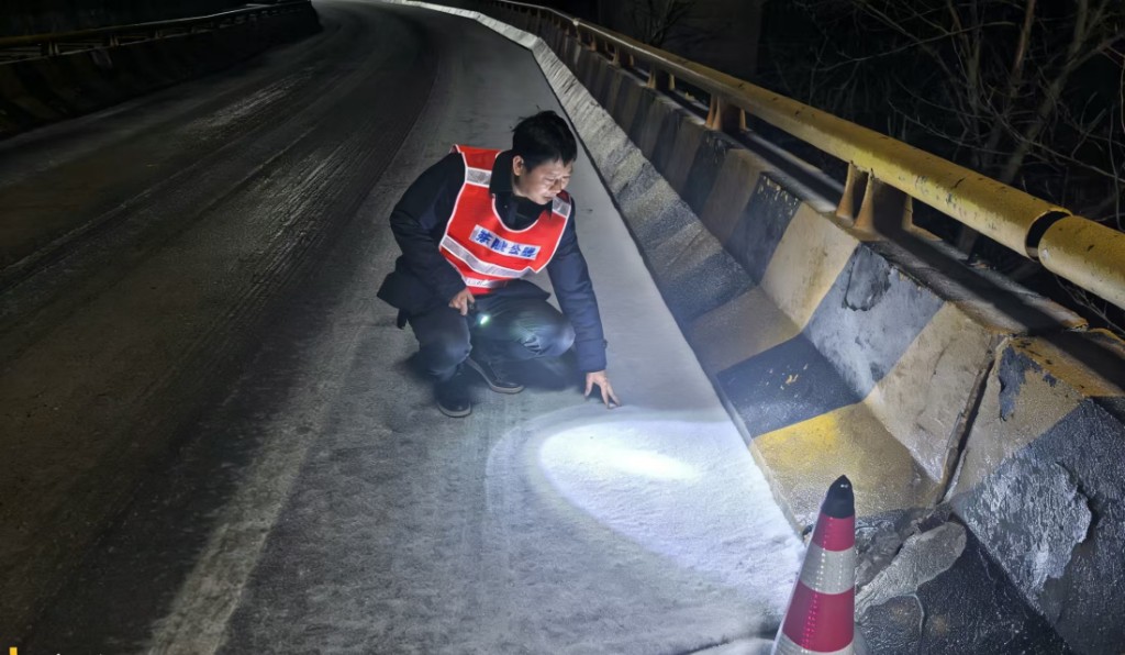 闻令而动战冰雪 公路铁军保畅通 —— 株洲市公路系统抗冰保通纪实