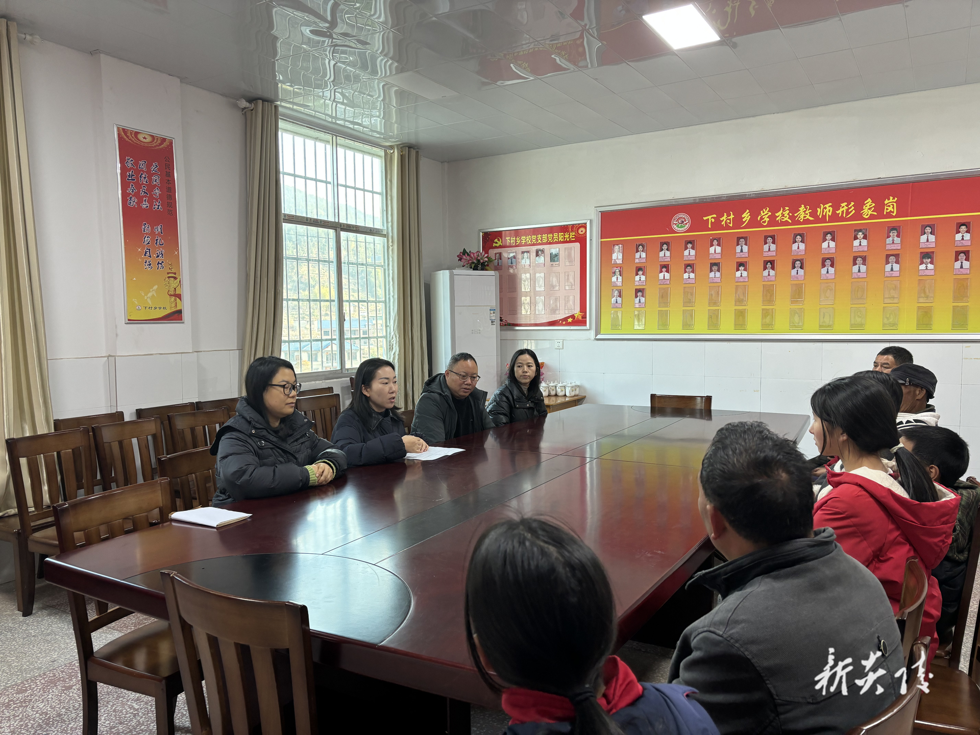 下村乡发放关爱助学金帮扶困难学生