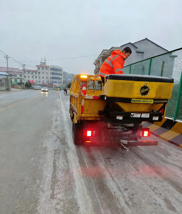闻令而动战冰雪 公路铁军保畅通 —— 株洲市公路系统抗冰保通纪实