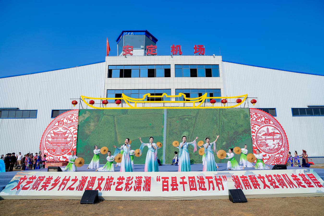 芦淞文艺轻骑队基层送春风我区原创村歌《春风又绿龙凤庵》亮相全省展演舞台