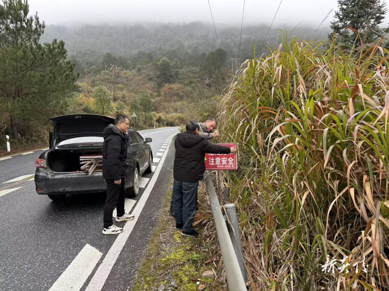 各乡镇积极应对低温雨雪冰冻天气 全力保障道路安全与民生稳定