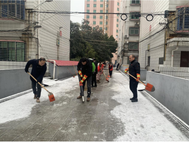 联星街道胜利社区：闻雪而动！迅速破冰，疏通居民暖心桥