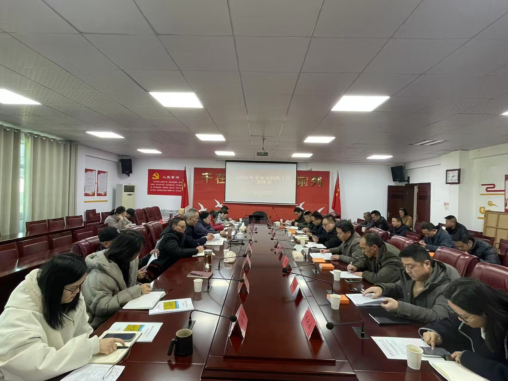 市农机事务中心召开2025年农机化工作 考评会暨2026年农机化工作务虚会