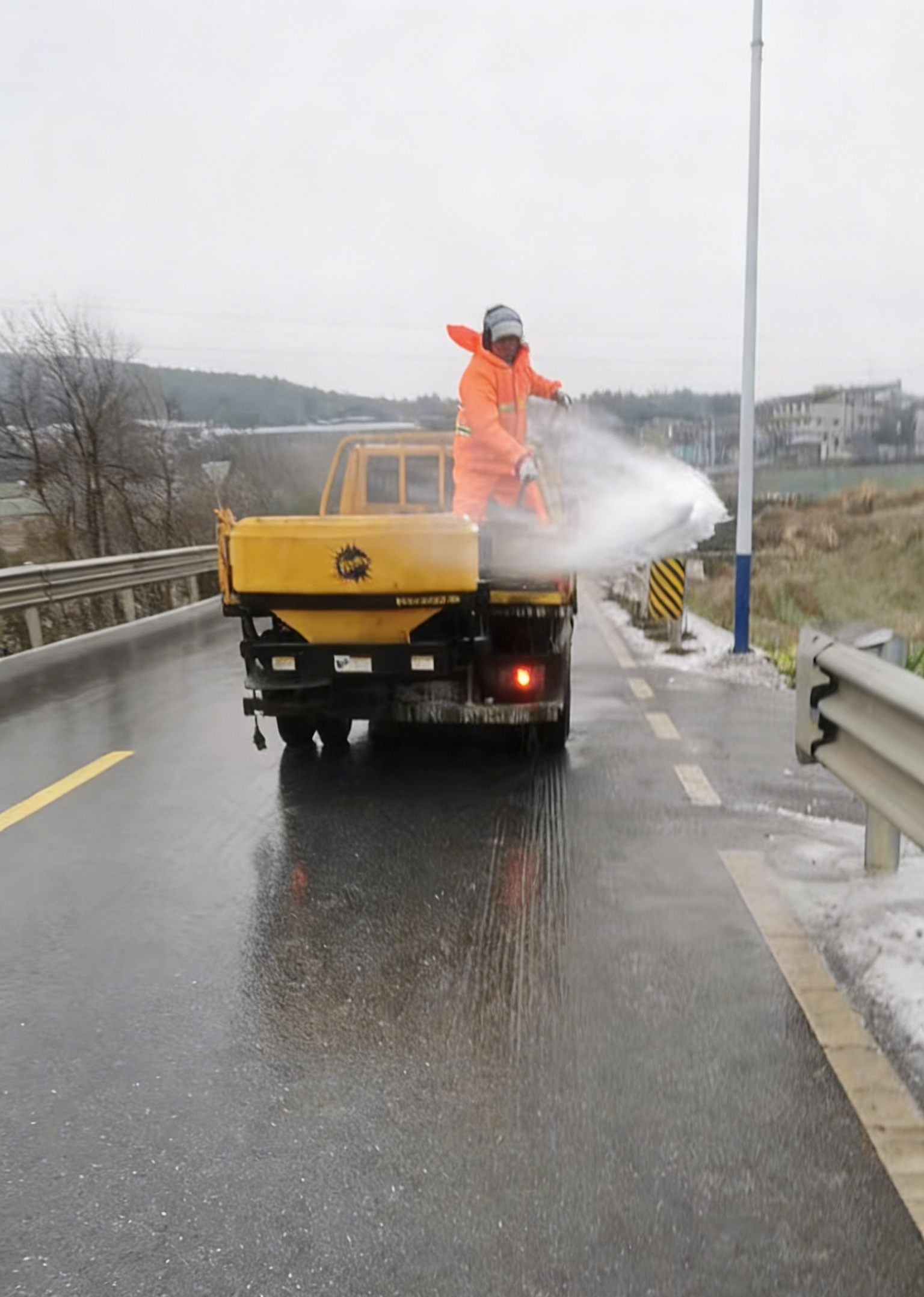 闻令而动战冰雪 公路铁军保畅通 —— 株洲市公路系统抗冰保通纪实