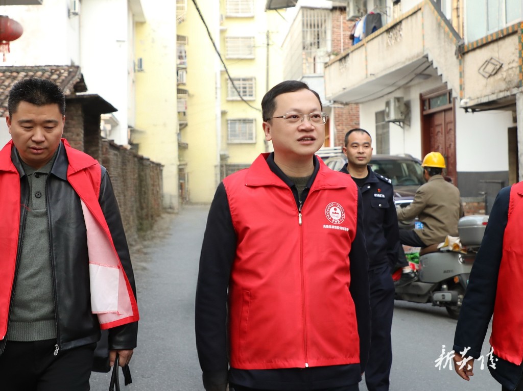 夏胜利督导烟花爆竹管控工作