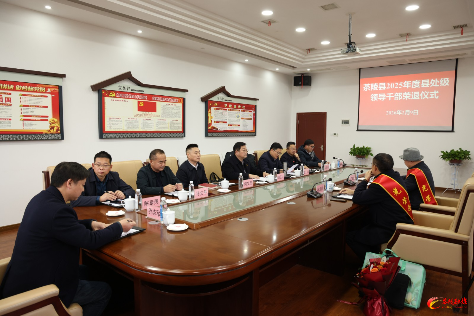 杨红兵与离退休干部座谈 共叙情谊 共话发展