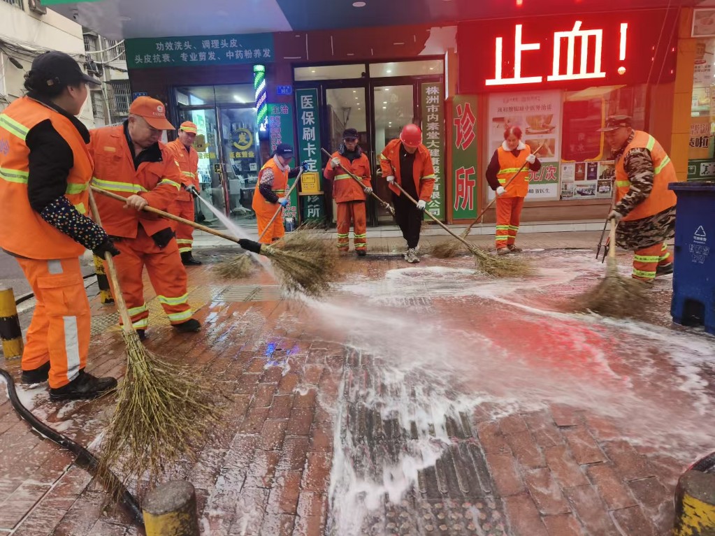 芦淞环卫：坚守岗位护环境 文明洁净迎新春