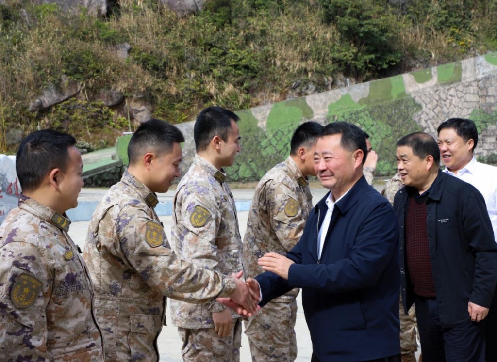 株洲：开展结对部队春节走访慰问