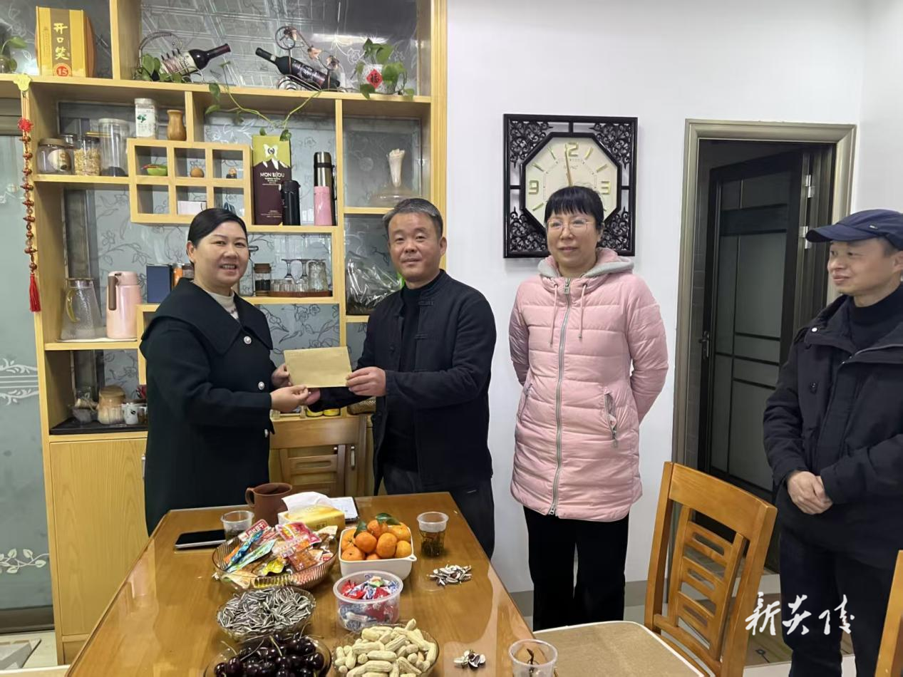 传递新春祝福 共话文艺繁荣