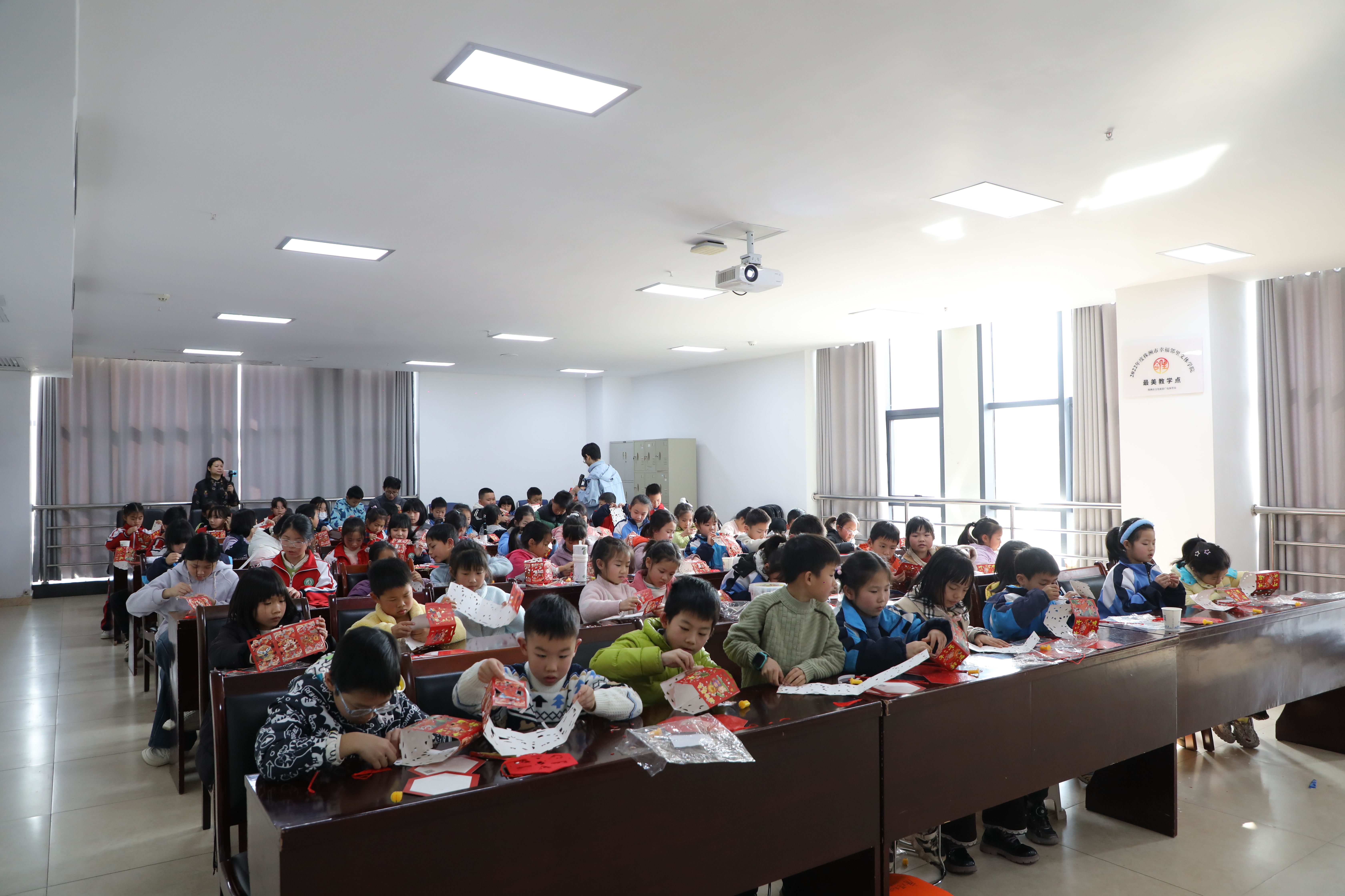 【春暖万家 年味茶陵】巧手制灯迎新春 茶陵图书馆DIY走马灯活动年味浓