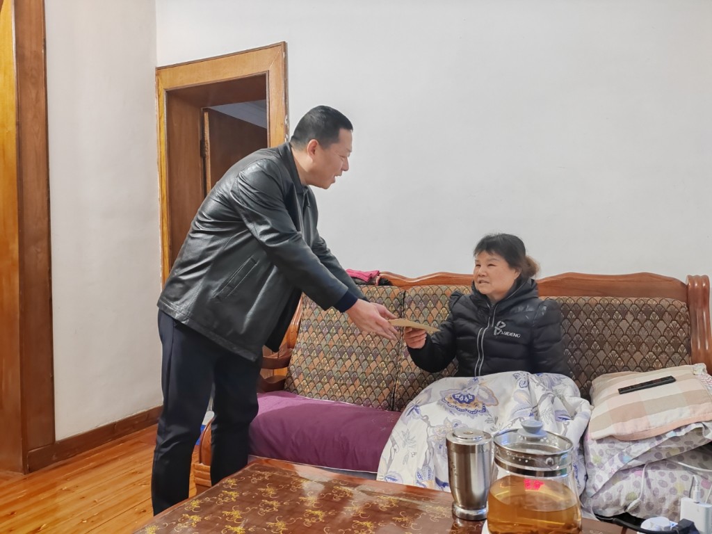 新春慰问送关怀 岁寒情深暖民心