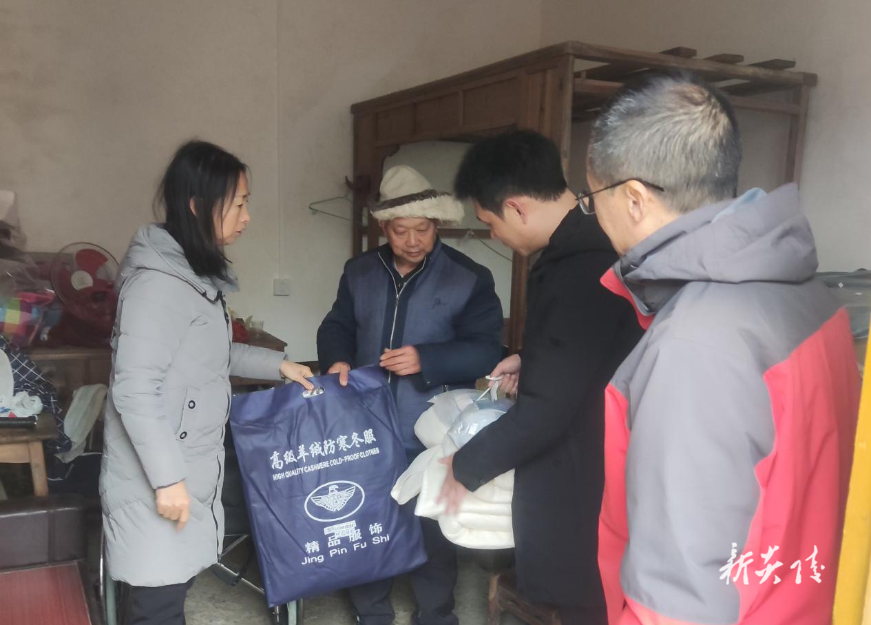 县民政局开展分散特困供养对象走访慰问活动