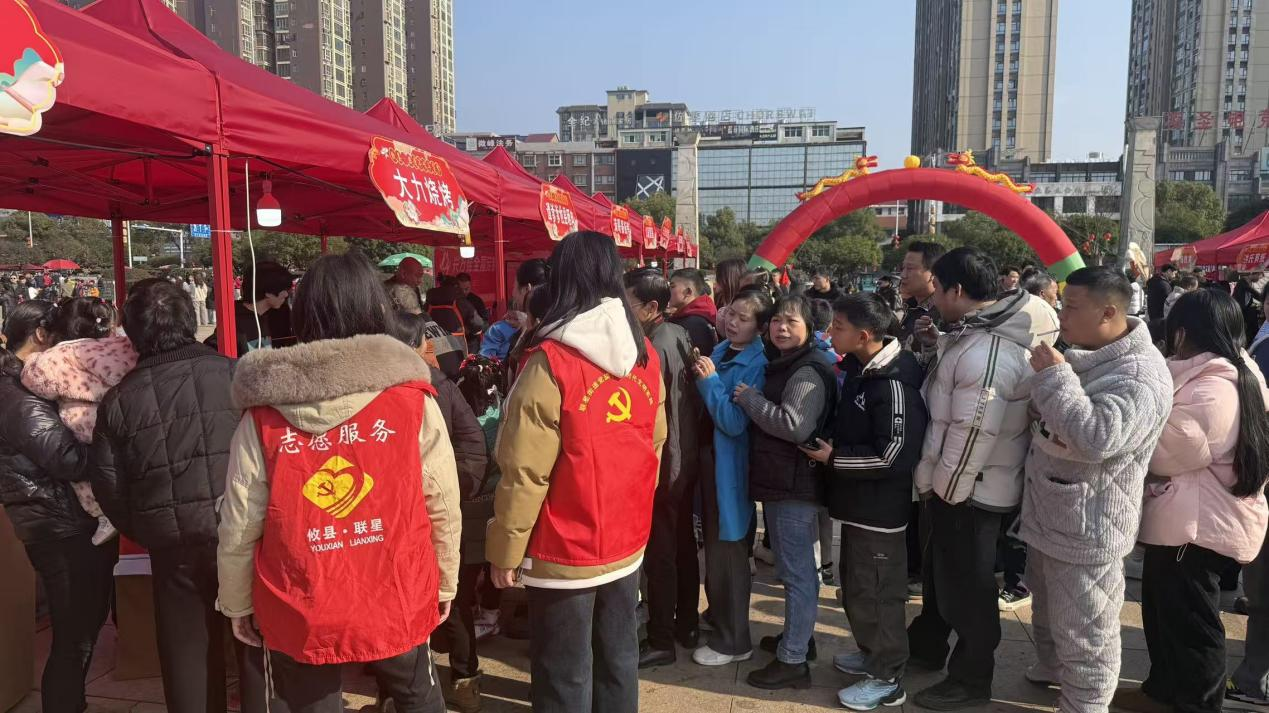 联星街道联西社区：年货节里党旗红 志愿服务暖人心