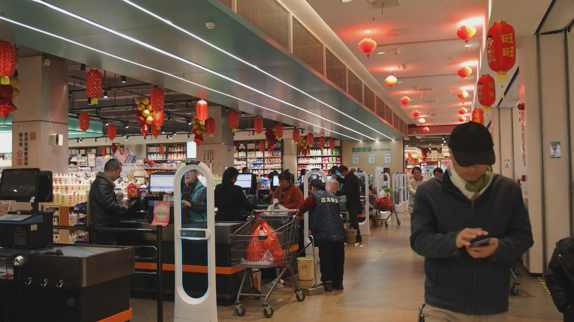 春节临近采购忙 茶陵街头年味浓