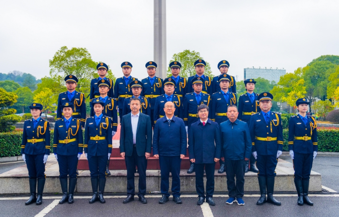 步伐铿锵启新程——芦淞区城管大队圆满完成新年升国旗任务