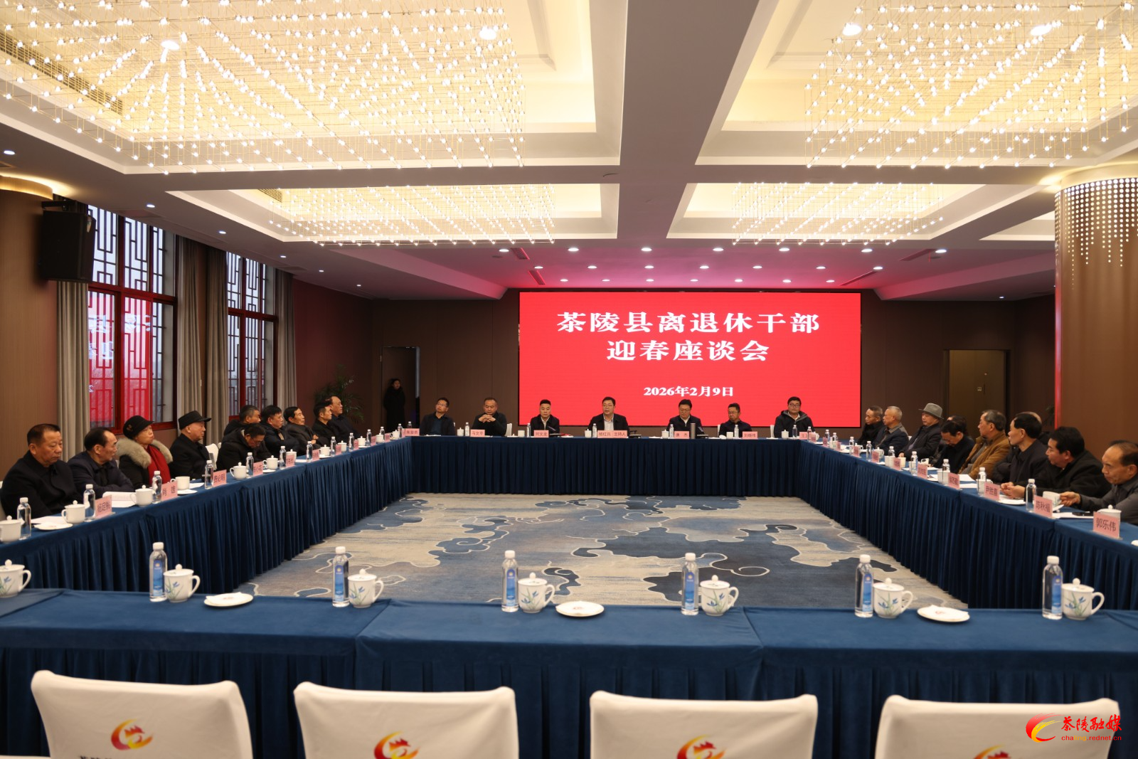 杨红兵与离退休干部座谈 共叙情谊 共话发展