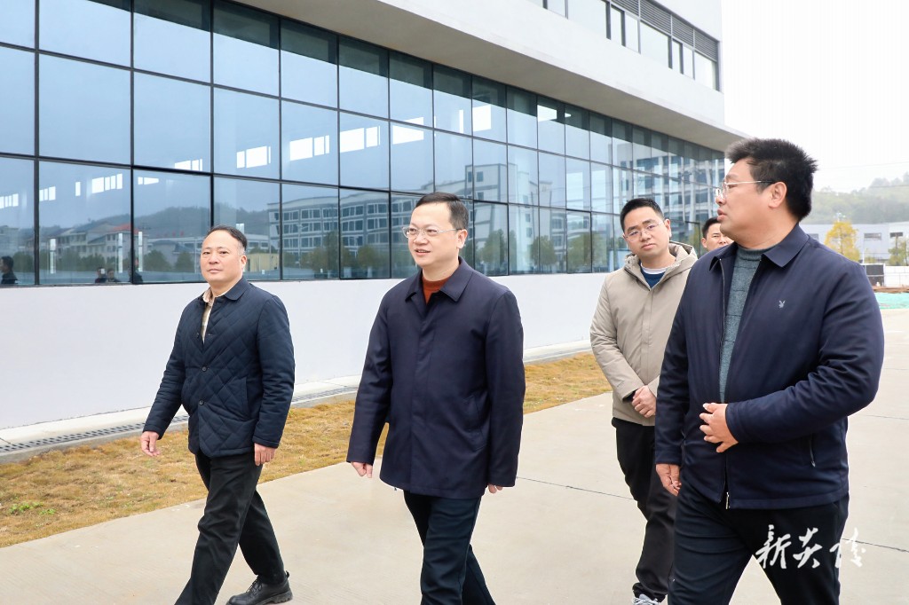 夏胜利调研企业发展和项目建设