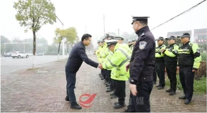 【新春走基层】武挪强给坚守一线的工作人员拜年