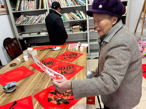 芦淞区民政局开展社会组织“小年纳福，翰墨迎春”敬老活动