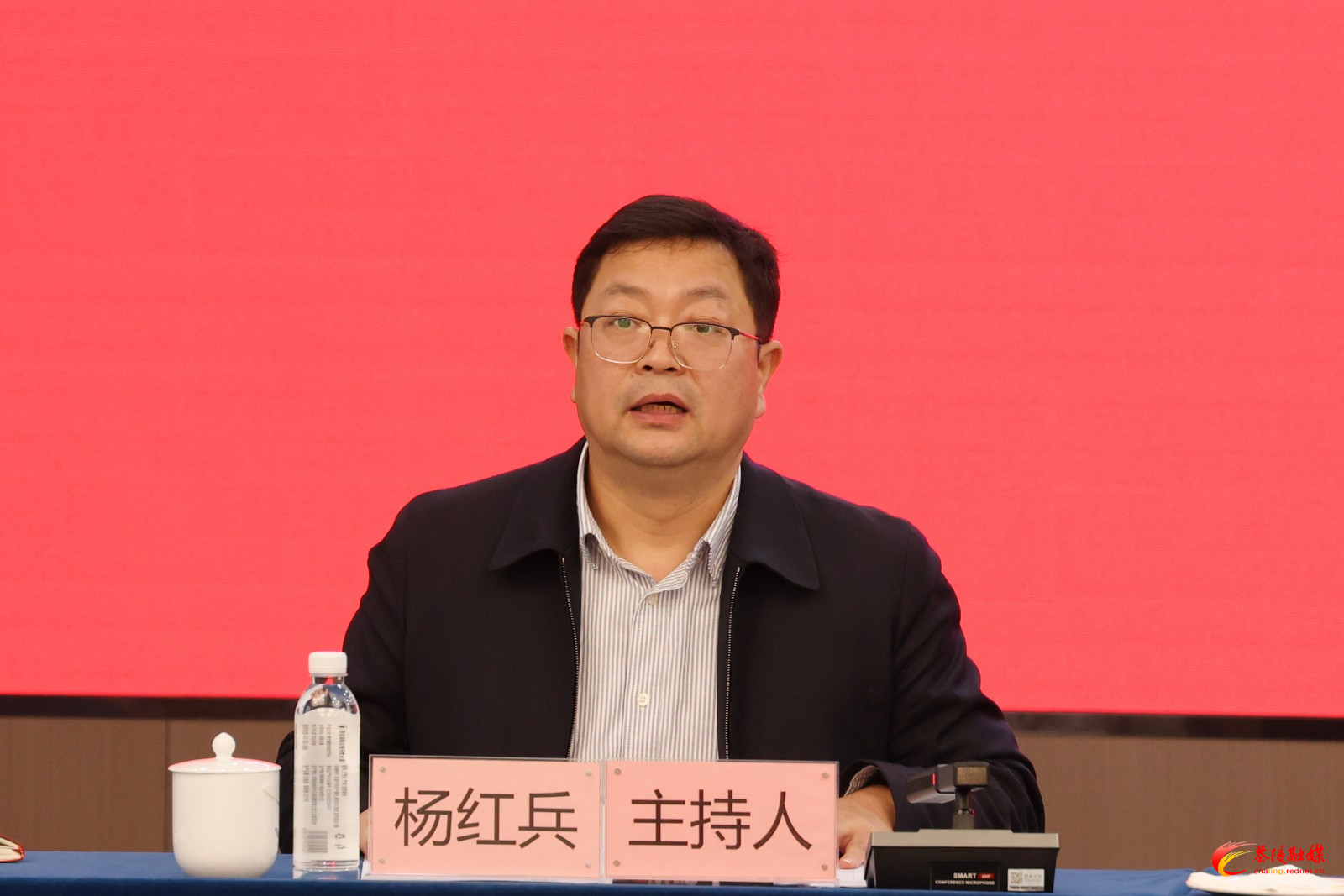 杨红兵与离退休干部座谈 共叙情谊 共话发展