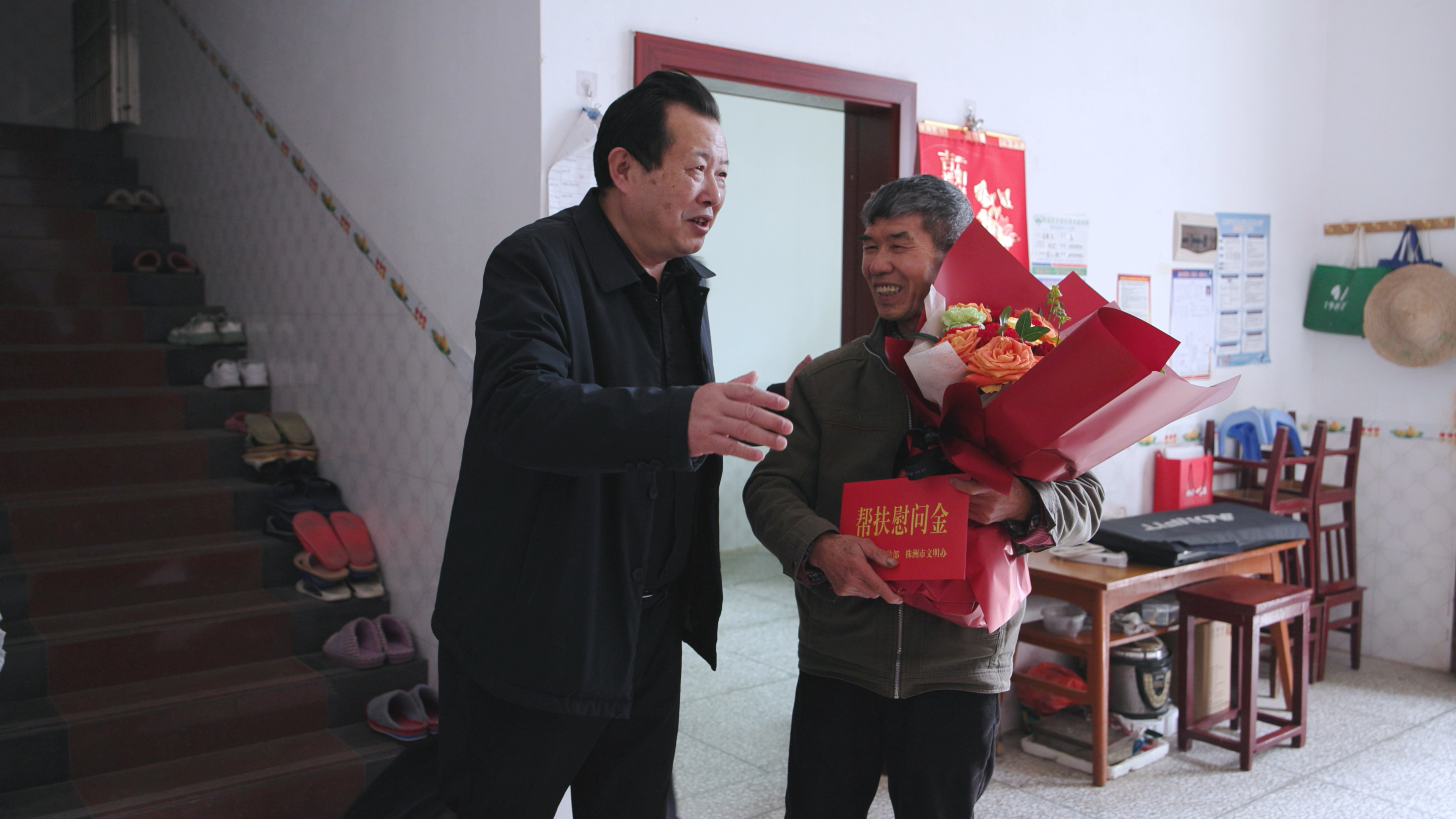 市委宣传部来茶开展授牌和走访慰问活动