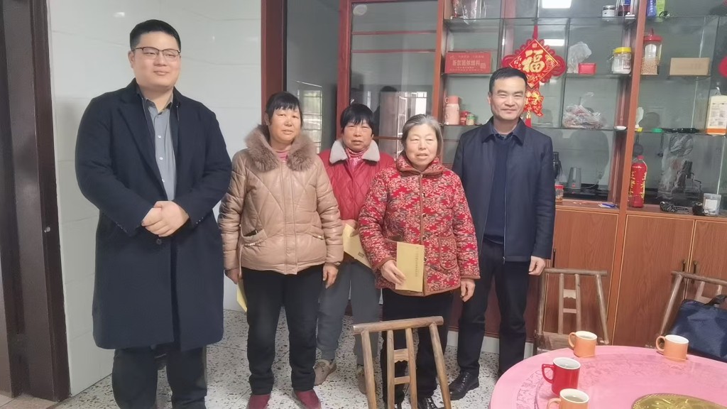 省价格成本调查队到渌口区慰问农调户