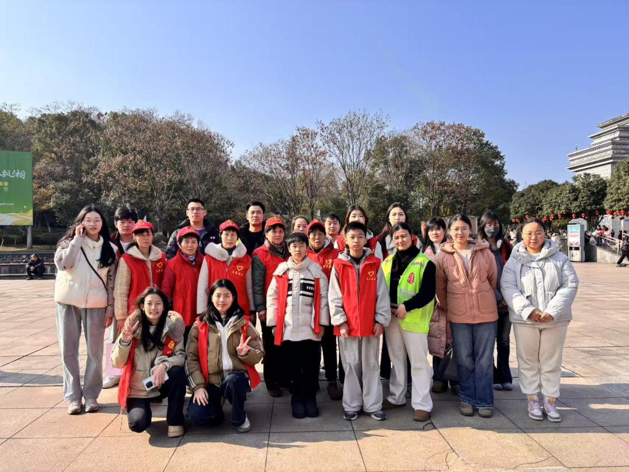 联星街道联西社区：年货节里党旗红 志愿服务暖人心