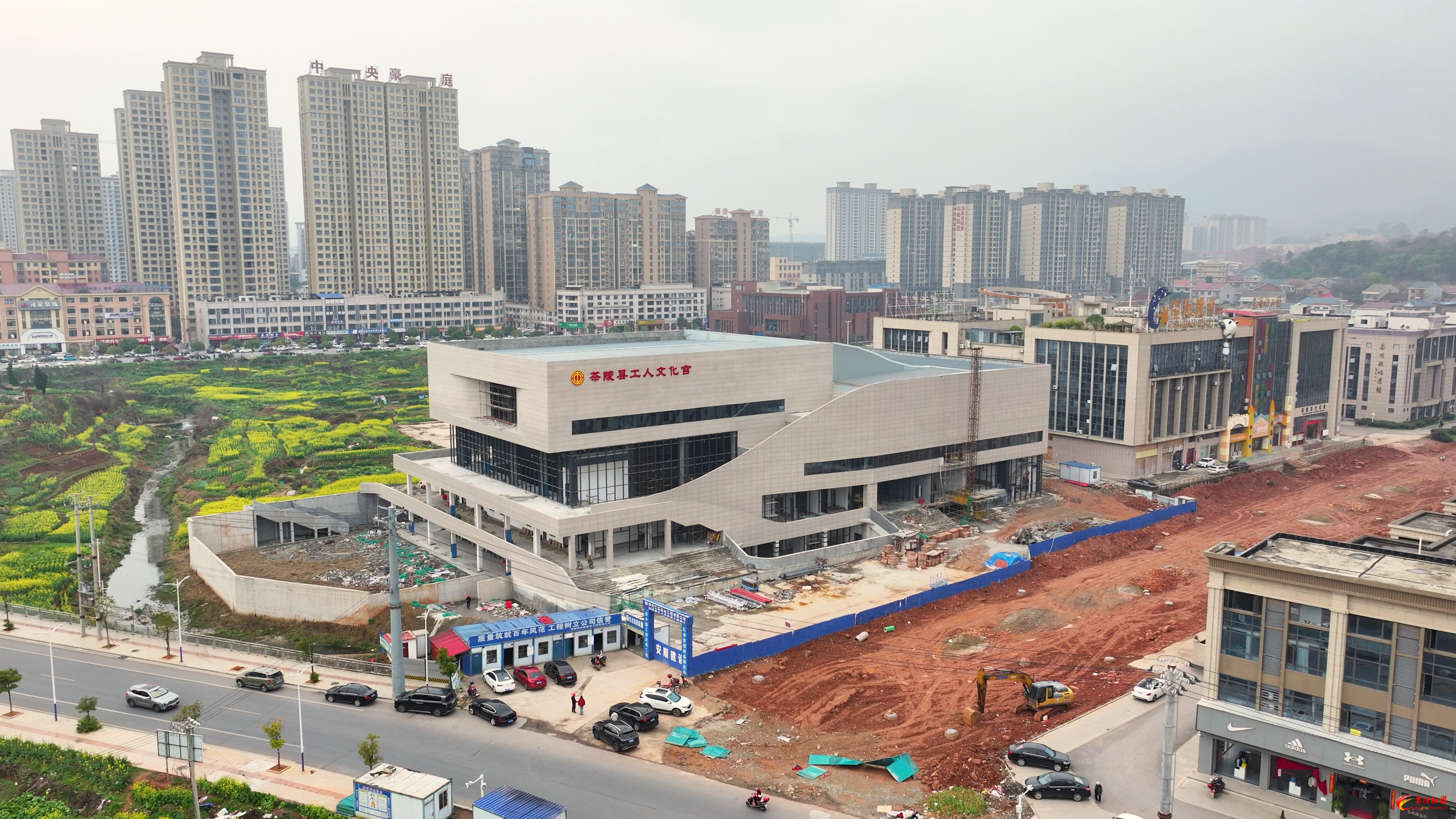 铆足干劲抢工期 茶陵县工人文化宫加速 “焕新”