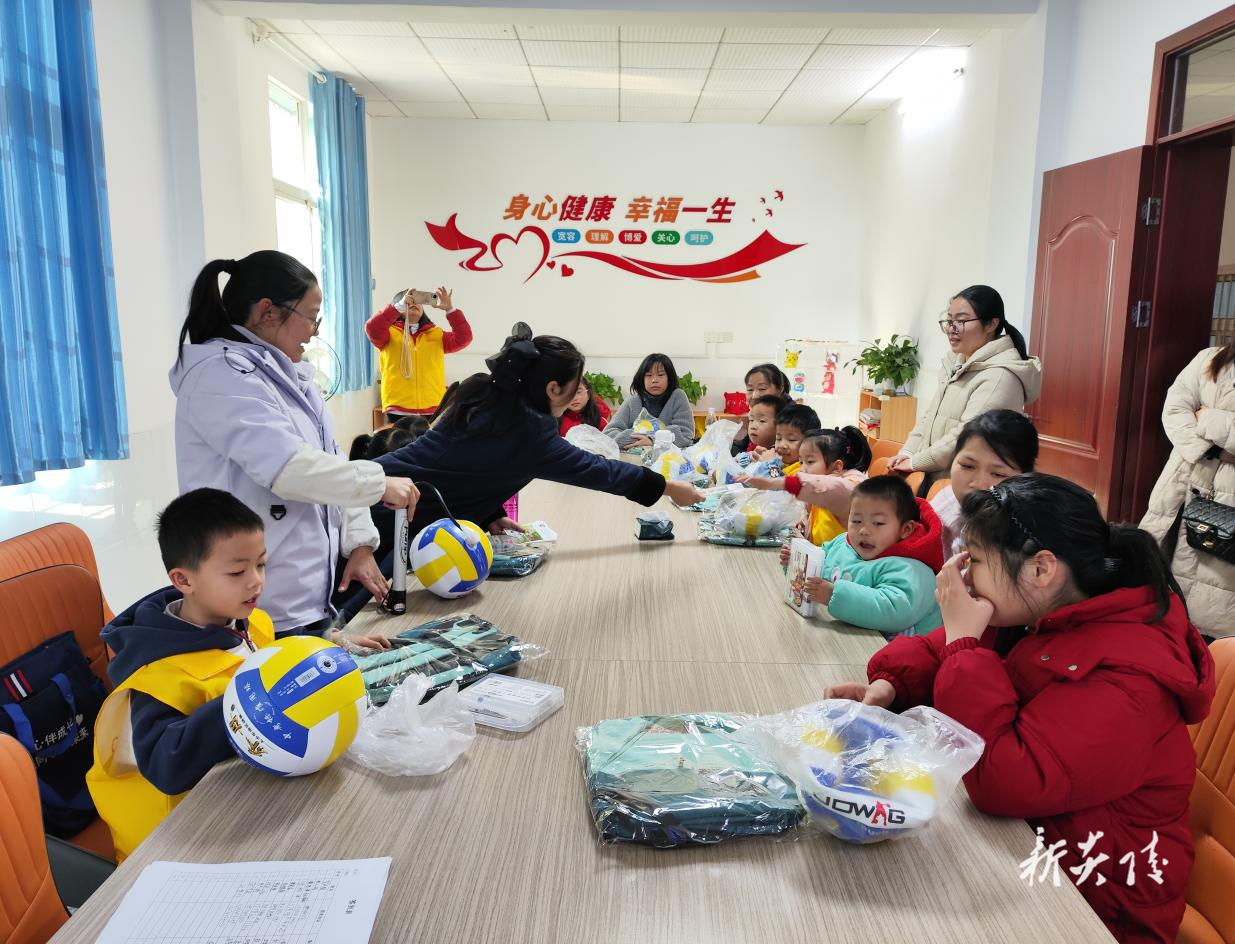 霞阳镇北区社区：冬日暖营伴成长