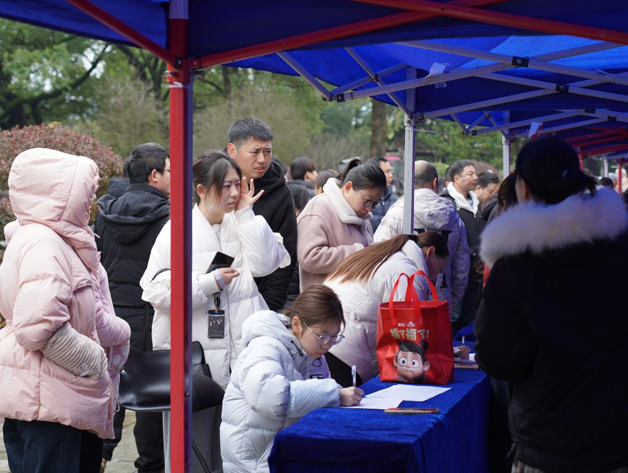 千岗汇聚 一站服务——董家塅街道专场招聘会暖心收官