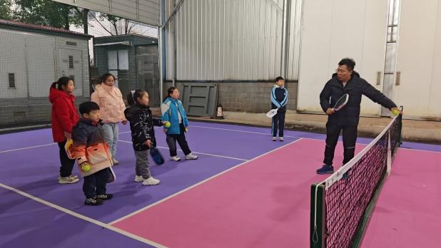 暖心托管伴成长 情系职工显担当