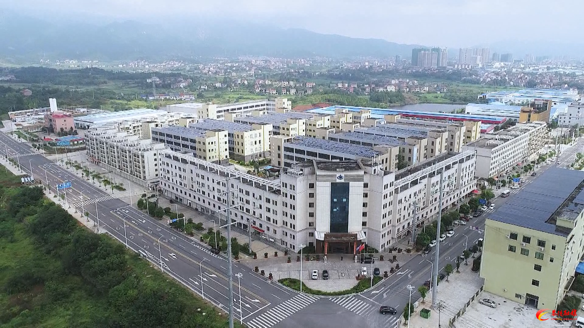 县三级干部大会：乘势而上开新局 实干担当勇争先