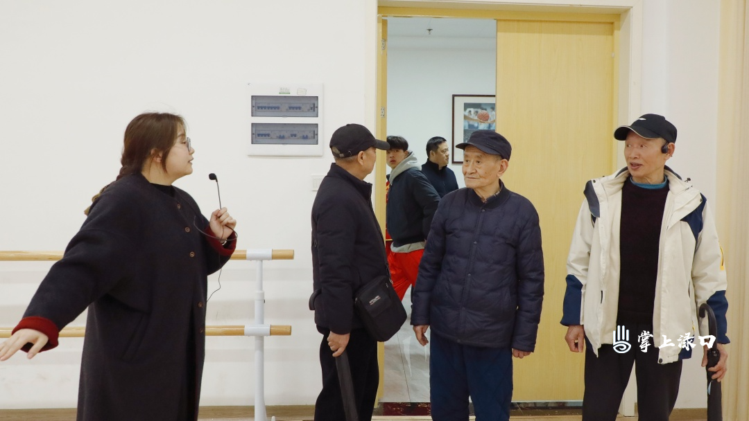 李晓彤与退休老领导餐叙交流 共庆元宵佳节