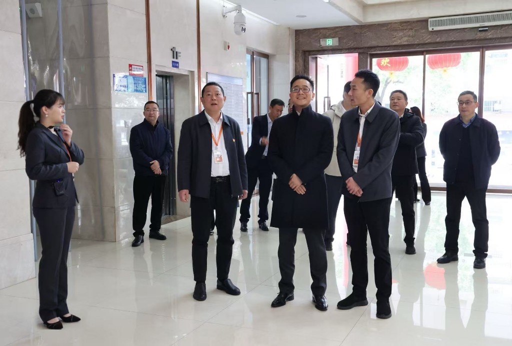 刘亚亮调研市公共资源交易中心工作