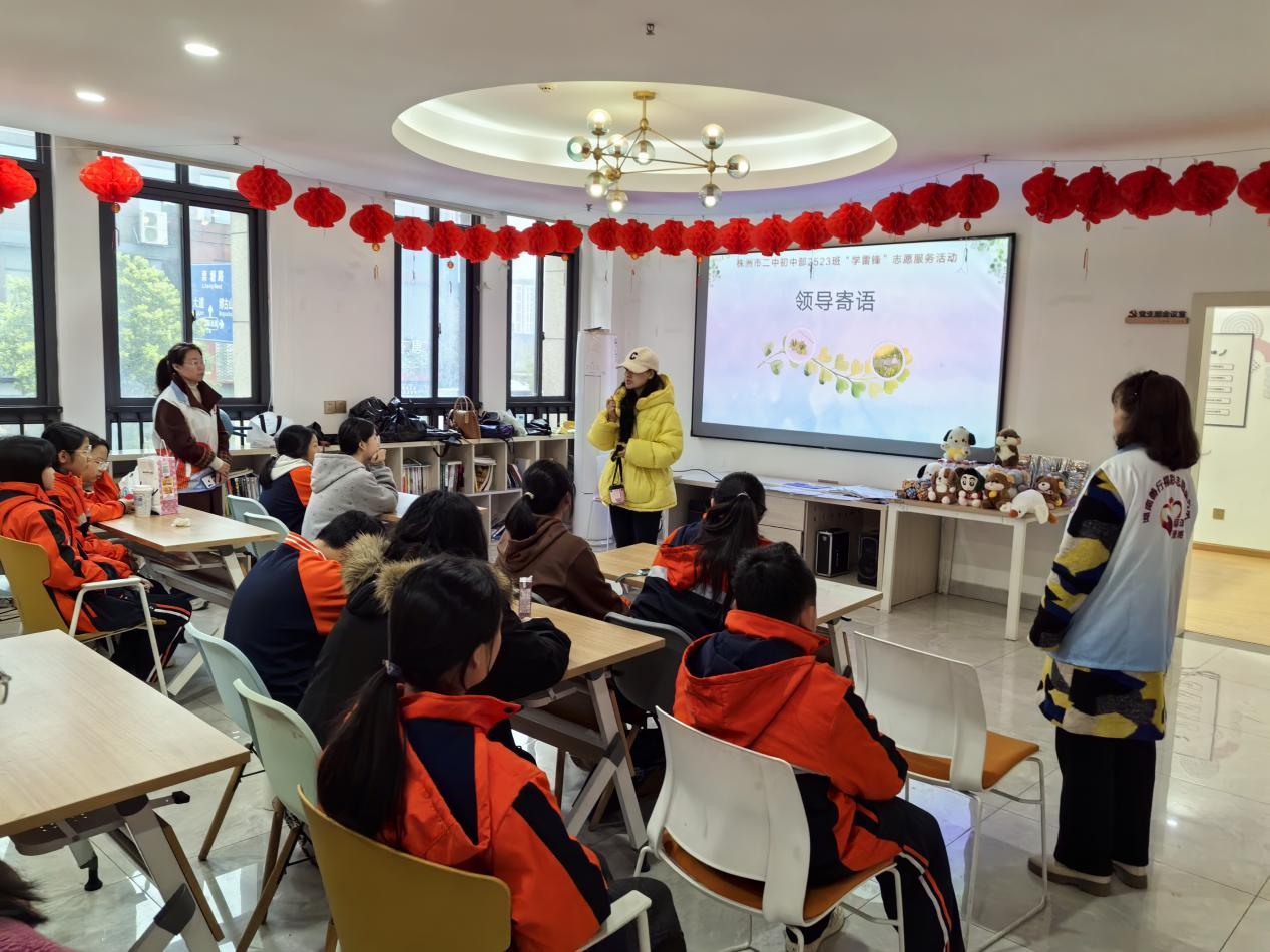 学雷锋践初心 护苗成长筑防线  ——防性侵进社区公益宣教活动