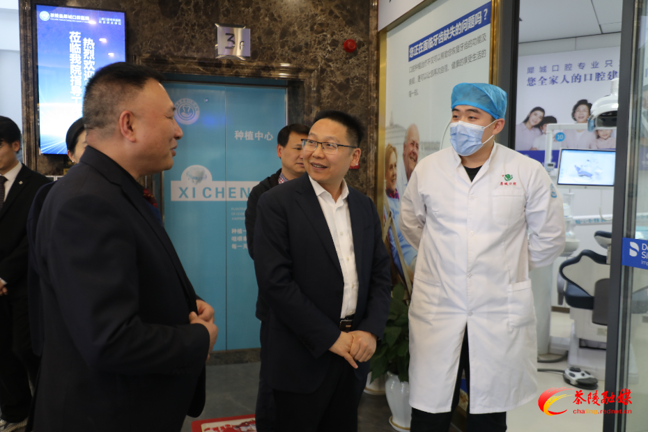 朱毅强调研卫生健康工作