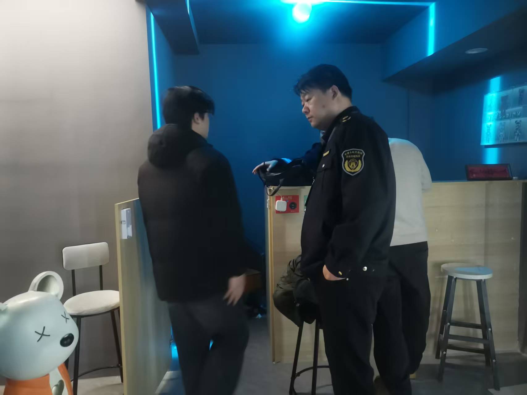 芦淞区文旅体局联合市执法支队开展"利剑护蕾"检查