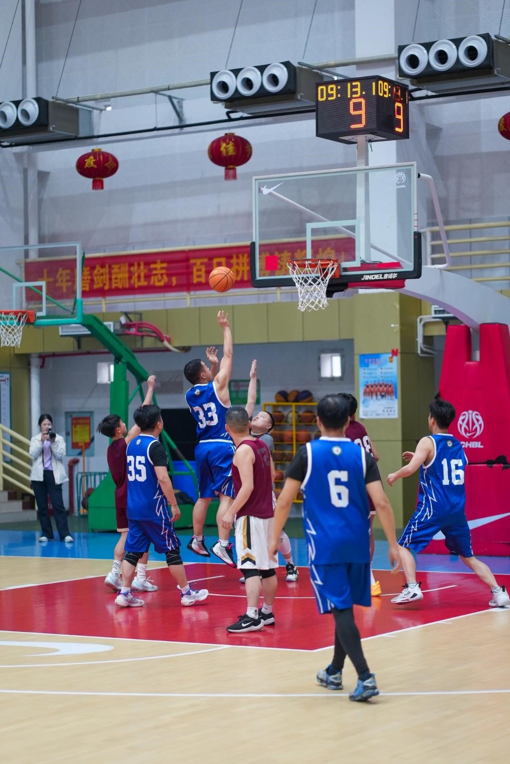 当“自然资源”遇上“青春力量”省自然资源厅篮球队与省冠军渌口五中上演精彩对决