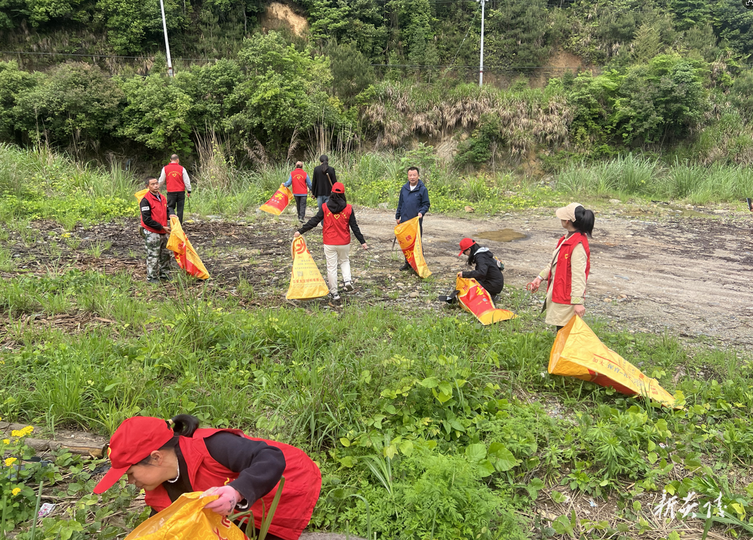 船形乡：干群合力清路障 消除隐患保畅通